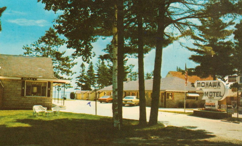 Mohawk Motel (Mohawk Motor Court) - Vintage Postcard